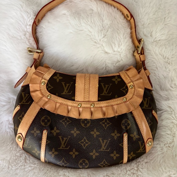 Louis Vuitton Leonor Hobo Handbag - Picture 5 of 8